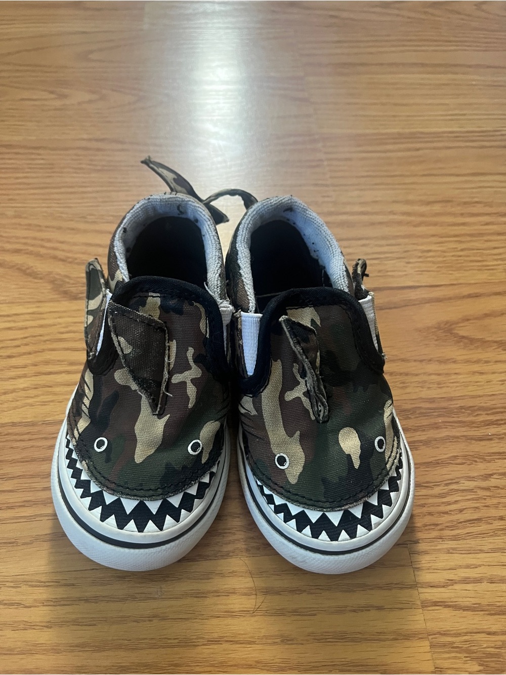 Vans Kids Camouflage Shark-Print Slip-On Sneakers - Green, Black, White